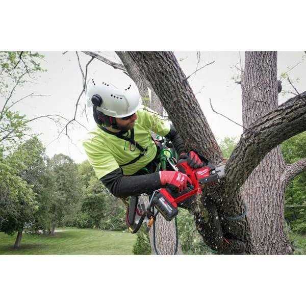 Milwaukee M18 FUEL 8 in. 18V Lithium-Ion Brushless Electric Battery Chainsaw HATCHET w/M18 - Image 3