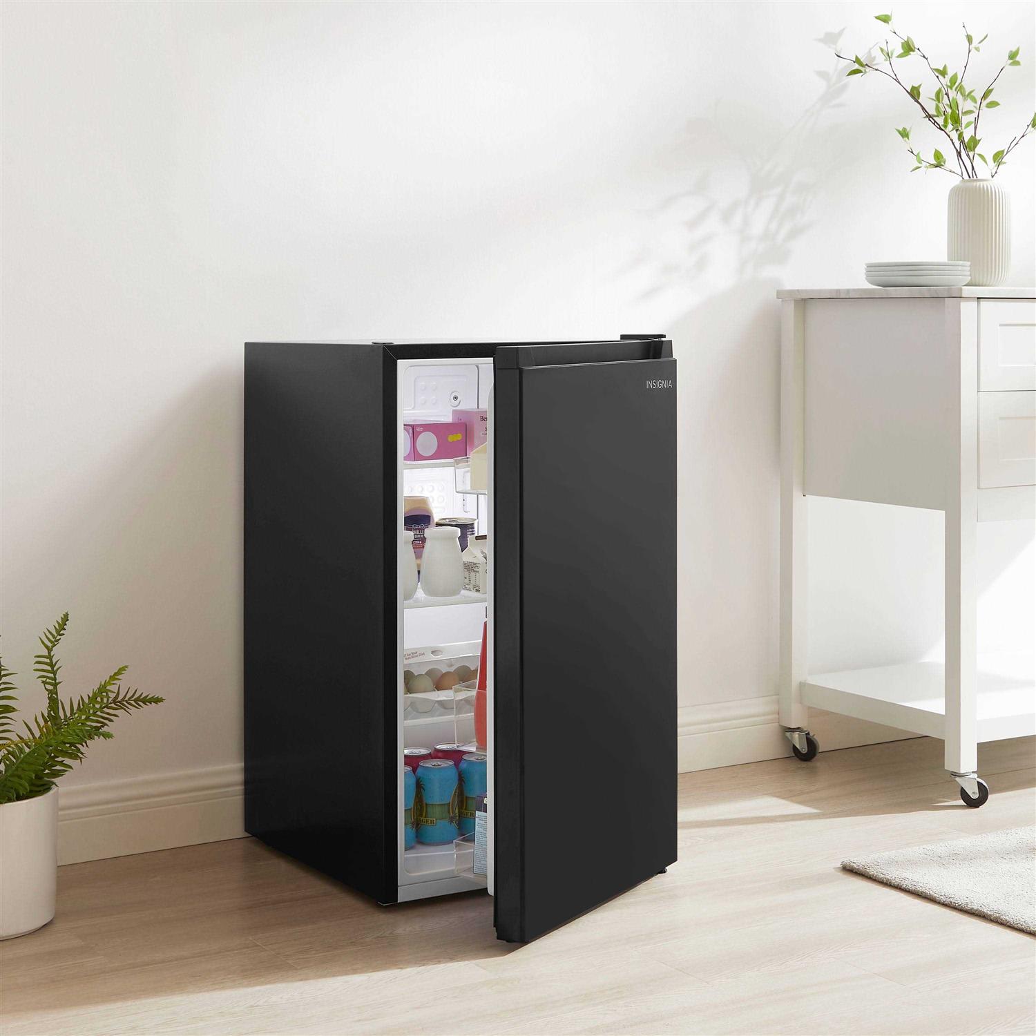 Insignia 4.4 Cu. Ft. Mini Fridge - Image 4